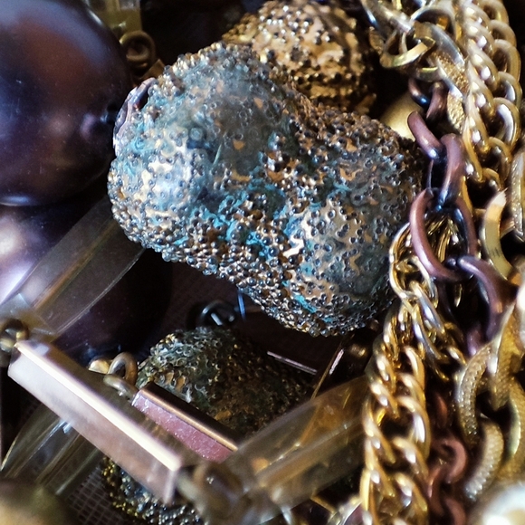 Heavy Mixed Media 12 Strand Gold Tone Faux Pearl Acrylic Necklace Unsigned EUC - Picture 6 of 13